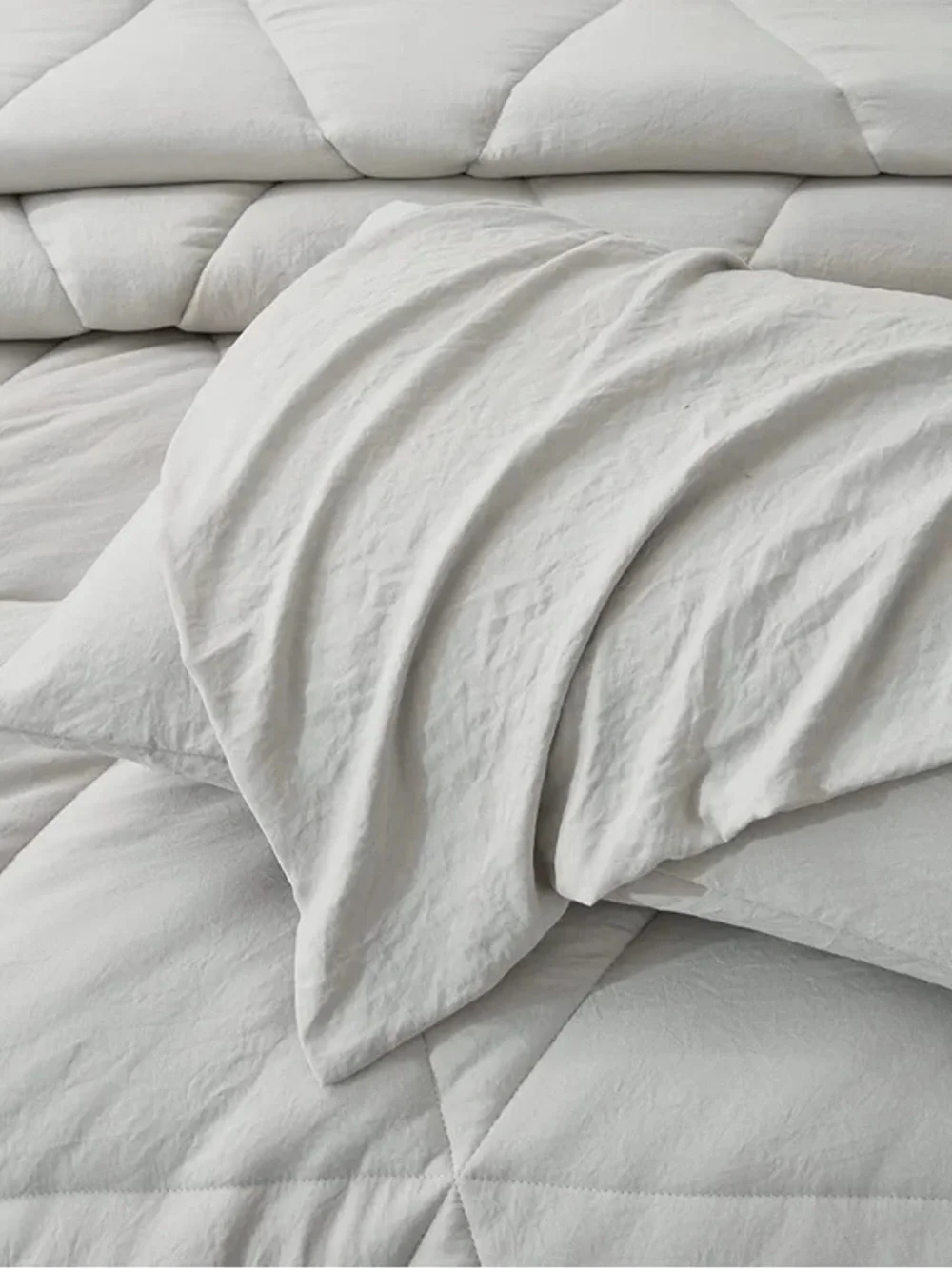 Light Gray Plush Queen 3 piece Quilted Comforter